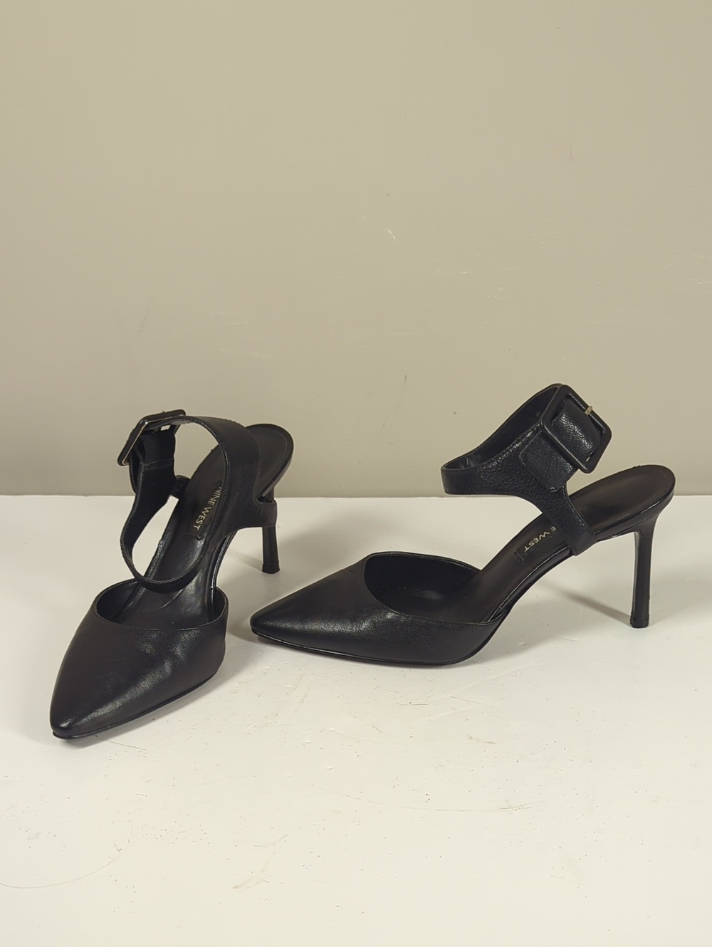 Nine West Elisabeti Black Leather Pointed Toe Stiletto Heel Pumps Ankle Strap 7.